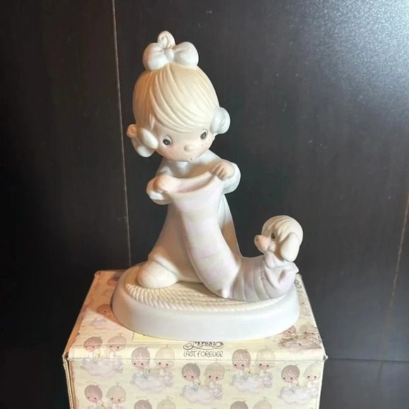 Precious Moments Christmas Joy from Head To Toe Porcelain. - Picture 5 of 8